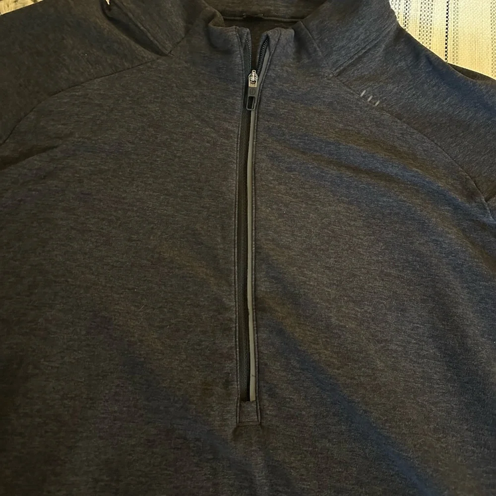 Men’s Lulu Quarter Zip-size L but tags removed -like new condition - Picture 3 of 9